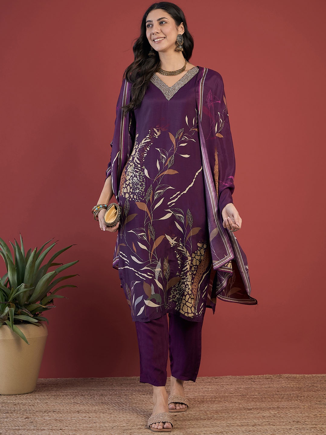 

Anouk Floral Printed Regular Aari Work Straight Kurta With Trousers & Dupatta, Magenta