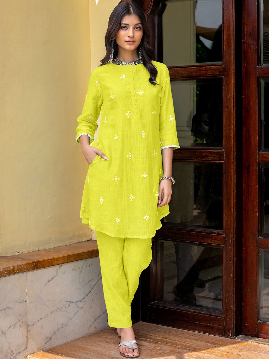 

KASYA Embroidered Round Neck Tunic With Trousers, Green