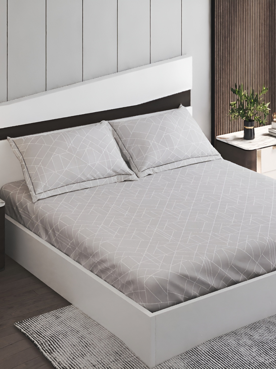 

Home Centre Grey & White Geometric 144 TC King Bedsheet With 2 Pillow Covers
