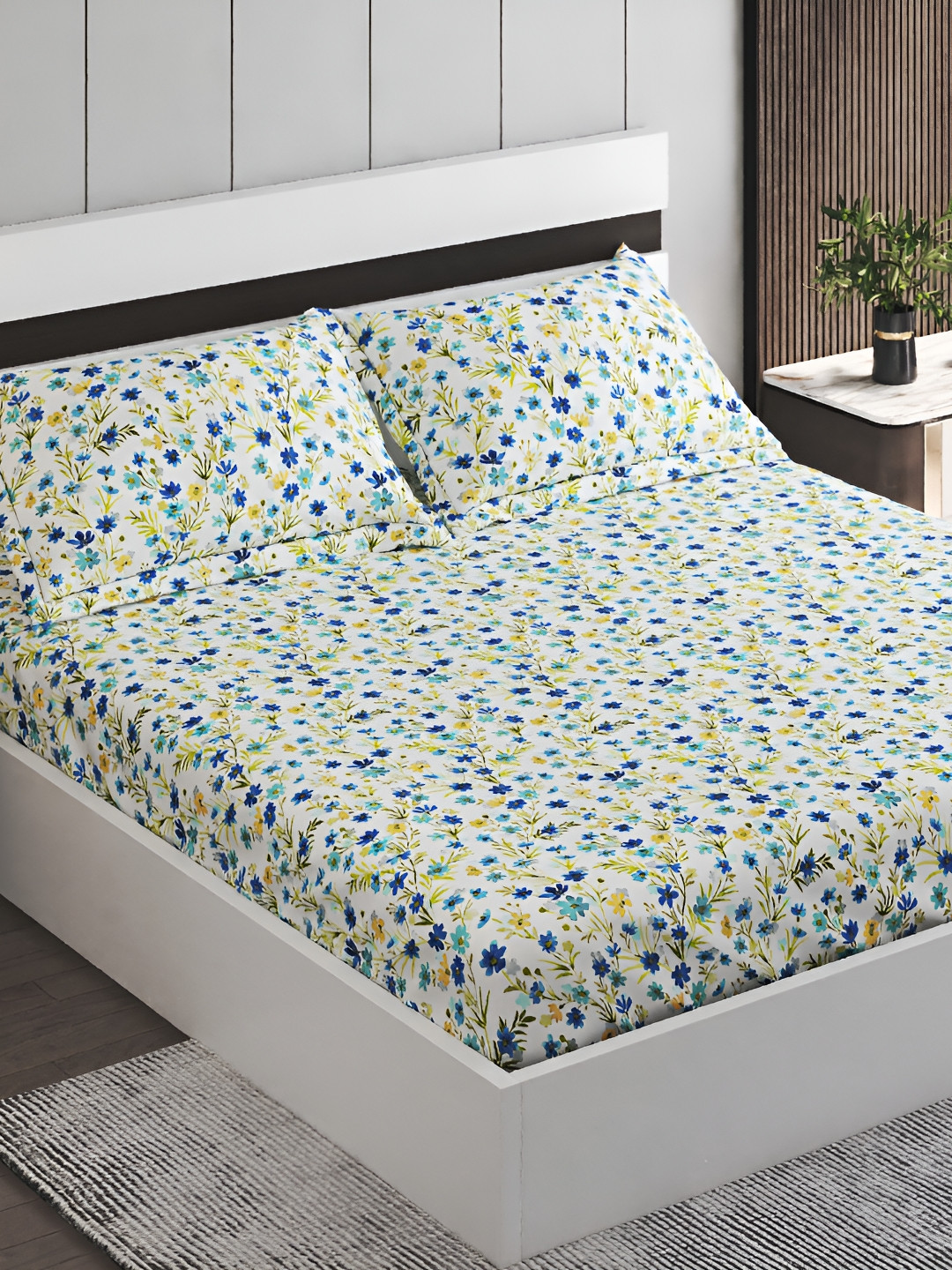 

Home Centre White & Blue Floral Printed 144 TC Super King Bedsheet With 2 Pillow Covers