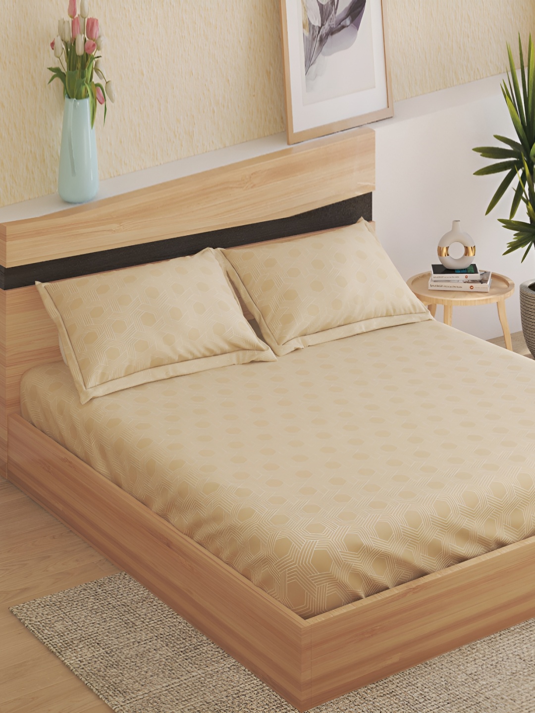 

Home Centre Beige & White Geometric 144 TC Super King Bedsheet With 2 Pillow Covers
