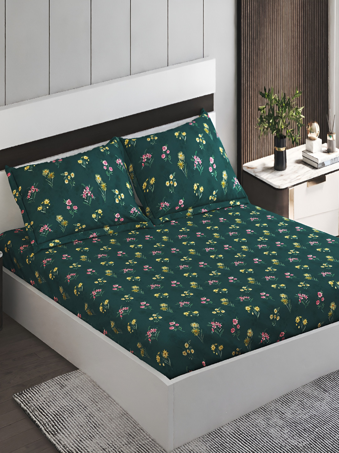 

Home Centre Green & Yellow Floral Cotton 144 TC King Bedsheet with 2 Pillow Covers