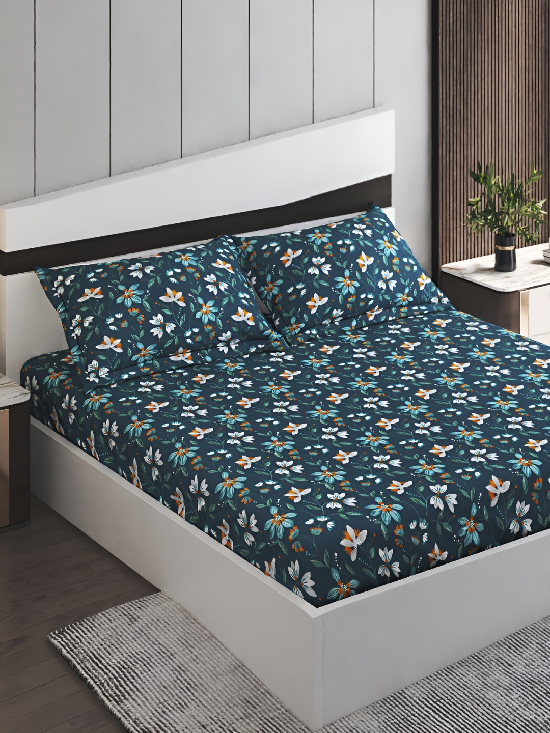 

Home Centre Blue & White Floral Cotton 144 TC King Bedsheet with 2 Pillow Covers