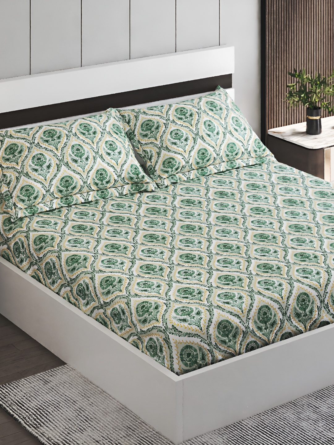 

Home Centre Green & White Floral 144 TC Cotton King Bedsheet With 2 Pillow Covers