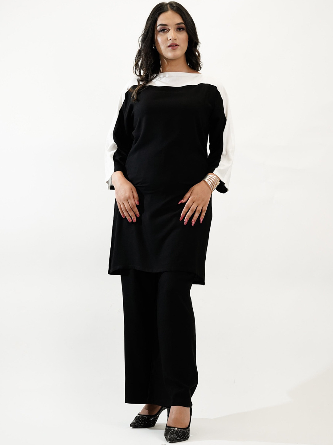 

NoLabels Colourblocked Top & Trousers, Black