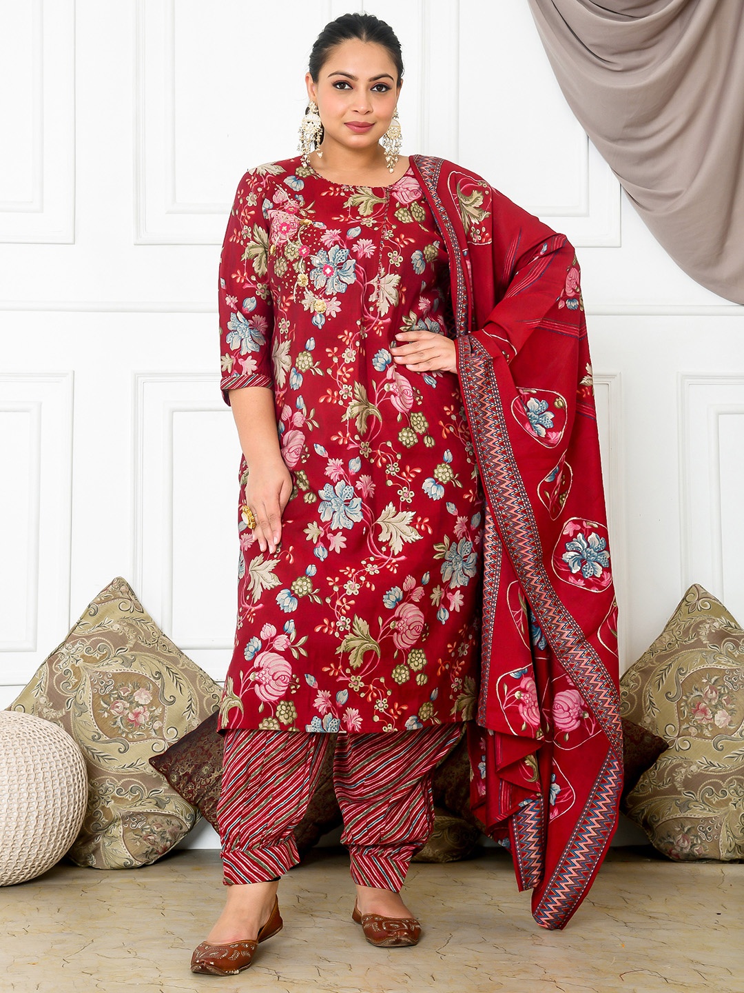 

madam PLUS Women Floral Printed Regular Kurta with Trousers & With Dupatta, Red