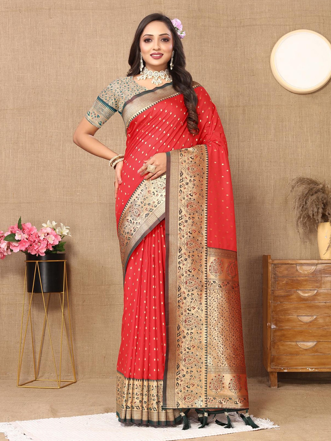 

PATIALAPICKS Woven Design Zari Pure Silk Paithani Saree, Red