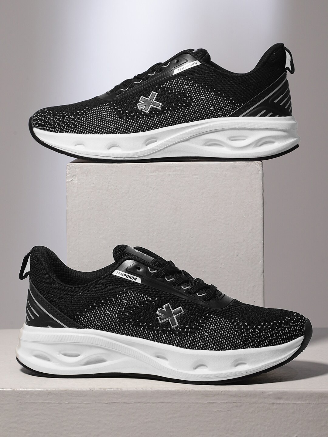 

HRX by Hrithik Roshan Men Black Textured Lace-Up Running Shoes