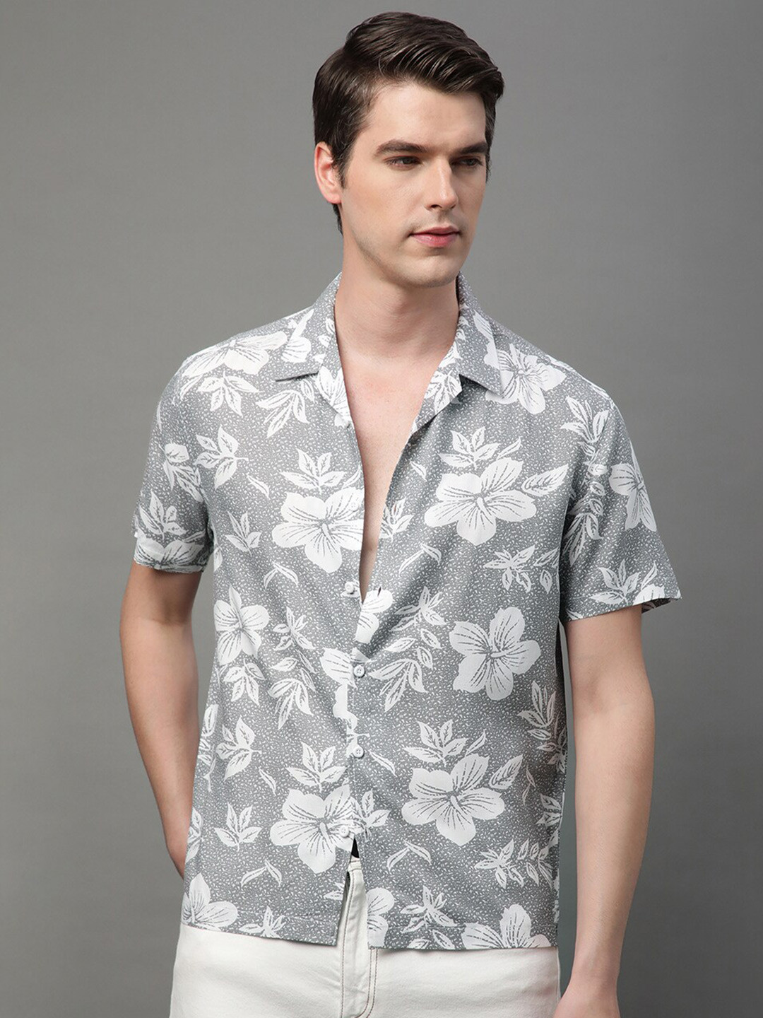 

Voroxy Men Relaxed Floral Opaque Printed Casual Shirt, Coffee brown