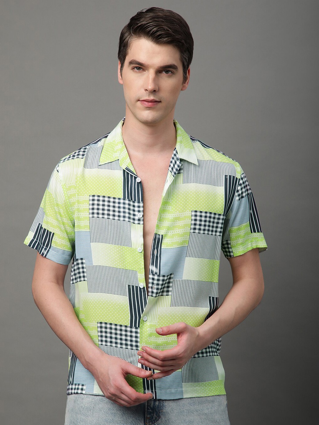 

Voroxy Men Relaxed Opaque Checked Casual Shirt, Green