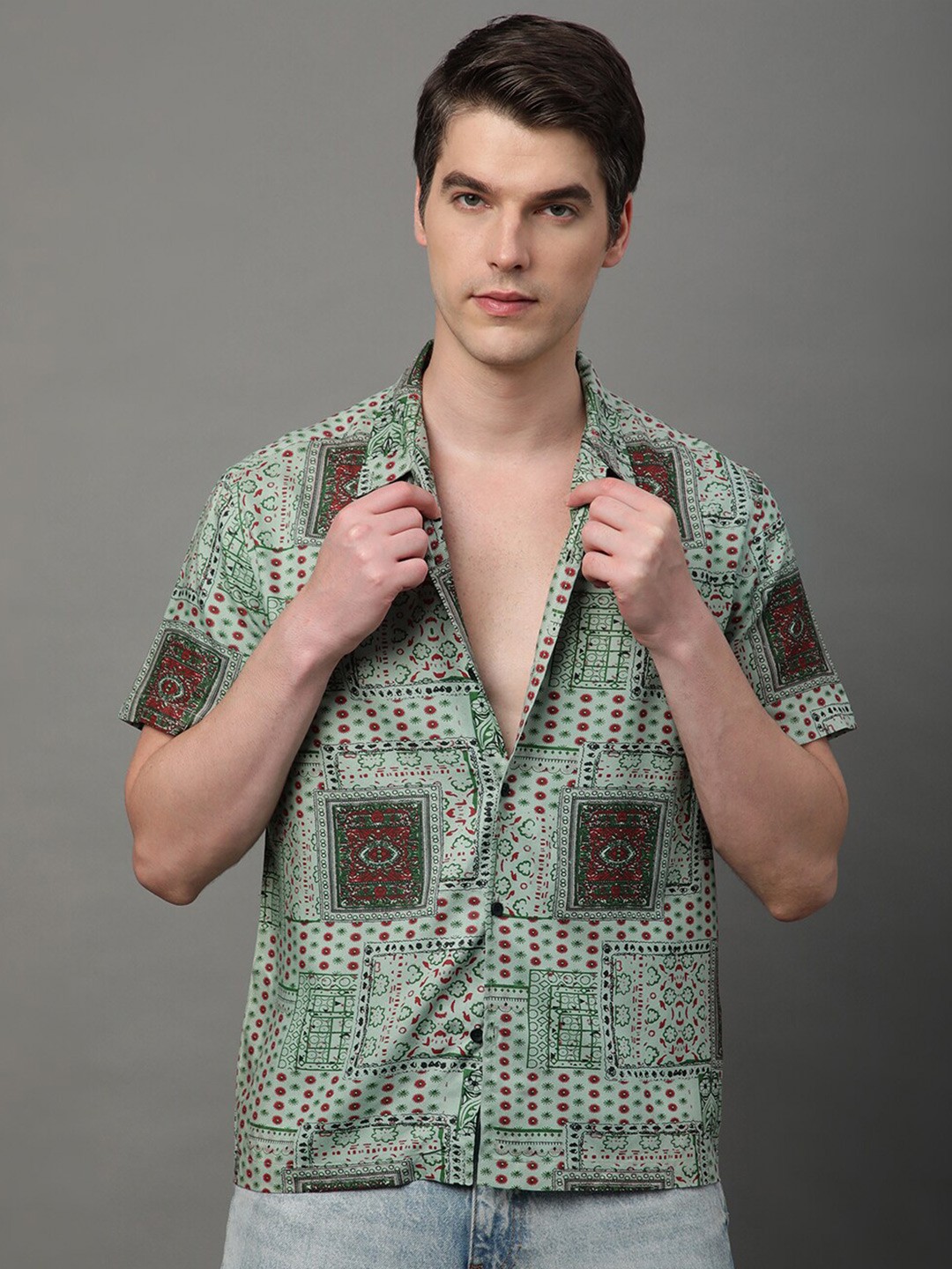 

Voroxy Men Relaxed Opaque Printed Casual Shirt, Green
