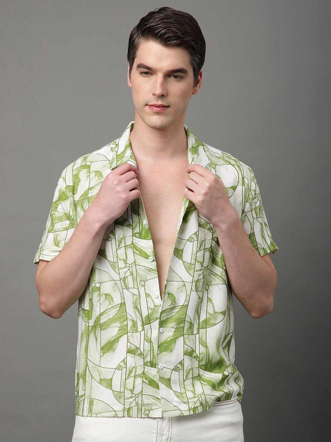 

Voroxy Men Relaxed Opaque Printed Casual Shirt, Olive