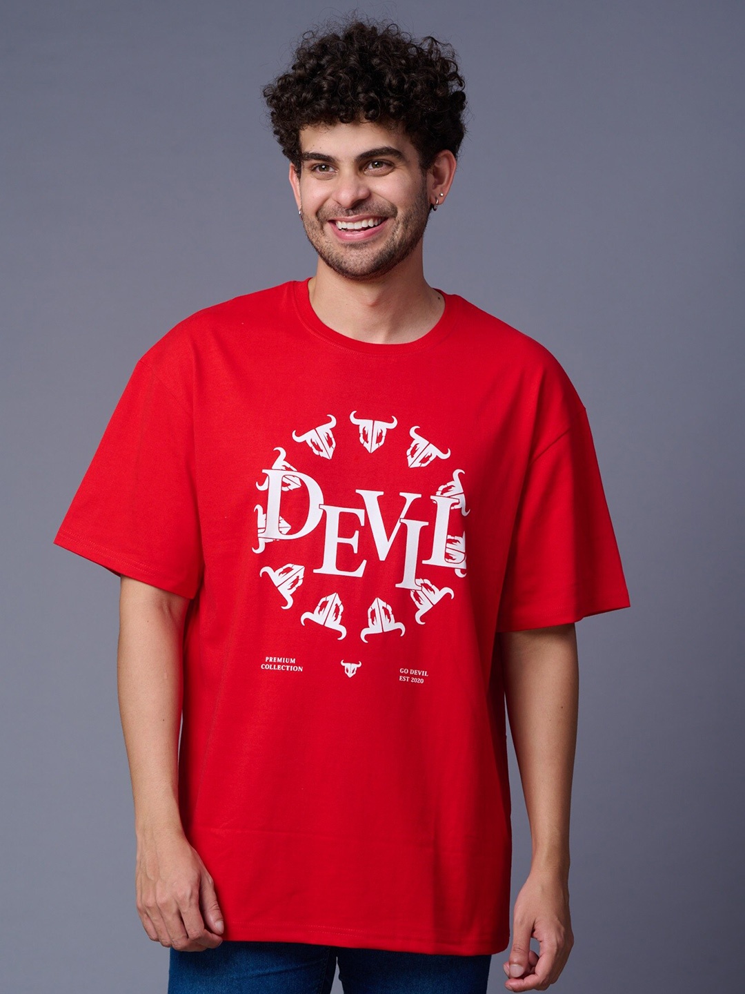 

GO DEVIL Typography Printed Drop-Shoulder Sleeves Cotton Longline T-shirt, Red
