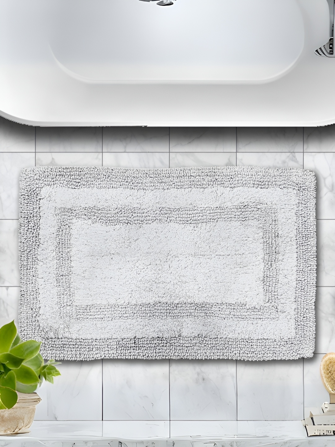 

Aurave Silver Toned Textured 2800 GSM Cotton Reversible Bath Mat