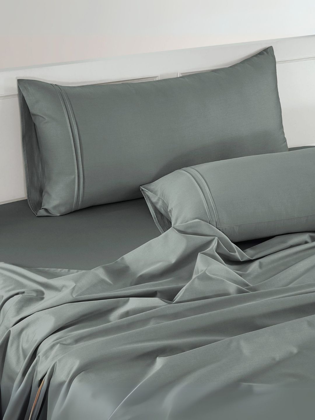 

Aurave Steel Grey Plain 400 TC Cotton Satin Flat King Bedsheet 2.74 m x 2.74 m