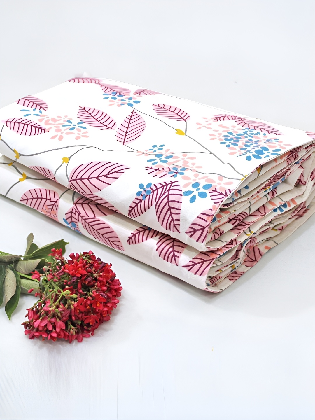 

Aurave Magenta & White Floral Reversible Microfiber Mild Winter 150 GSM Single Bed Dohar