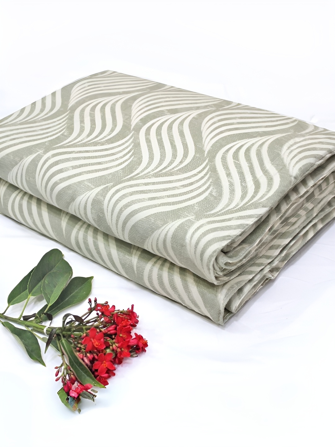 

Aurave Grey & White Geometric Microfiber Mild Winter 150 GSM Single Bed Dohar