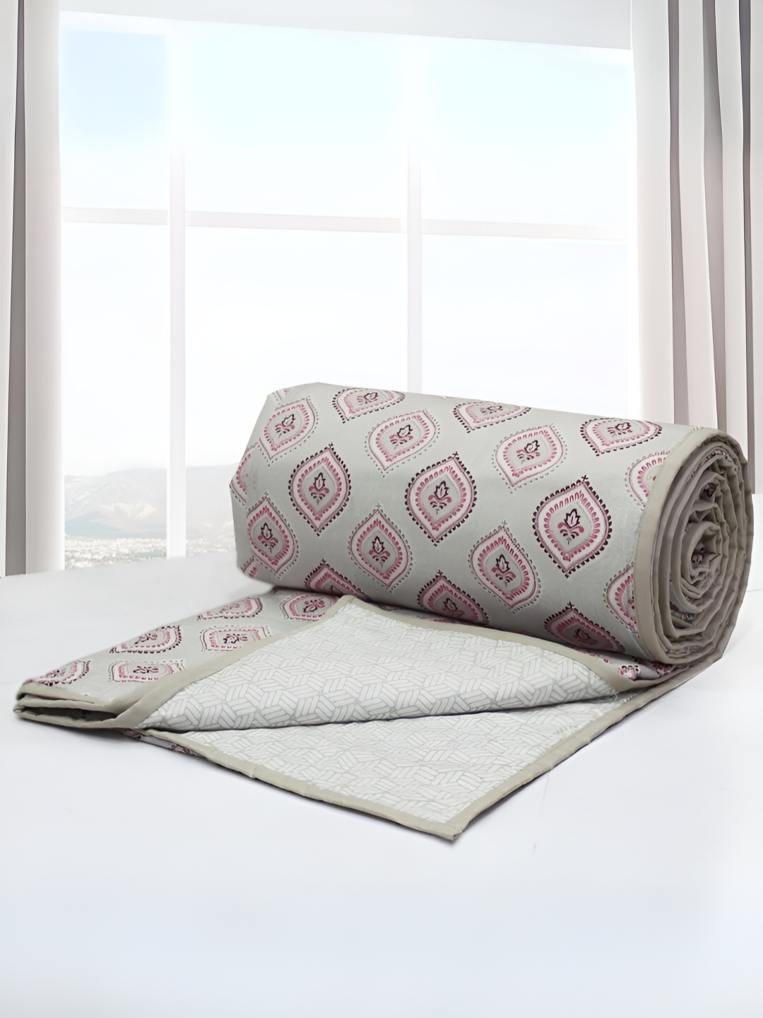 

Aurave riva Peach-Coloured & Beige Floral AC Room 150 GSM Cotton Double Bed Dohar