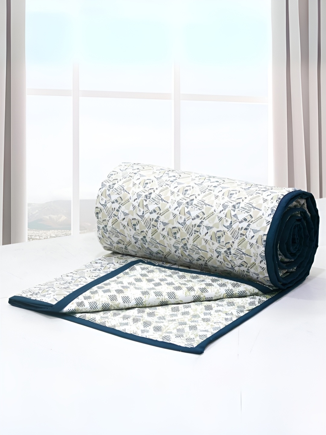 

Aurave Riva Blue & White Floral Cotton AC Room 150 GSM Double Bed Dohar