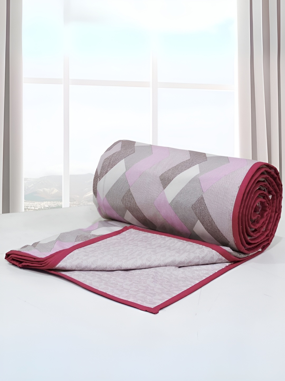 

Aurave Magenta & Grey Geometric Cotton AC Room 150 GSM Single Bed Dohar