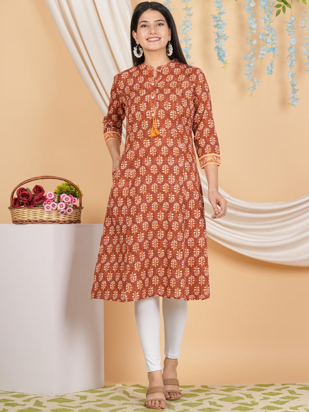 

KALINI Women Ethnic Motifs Printed Floral Kurta, Mustard