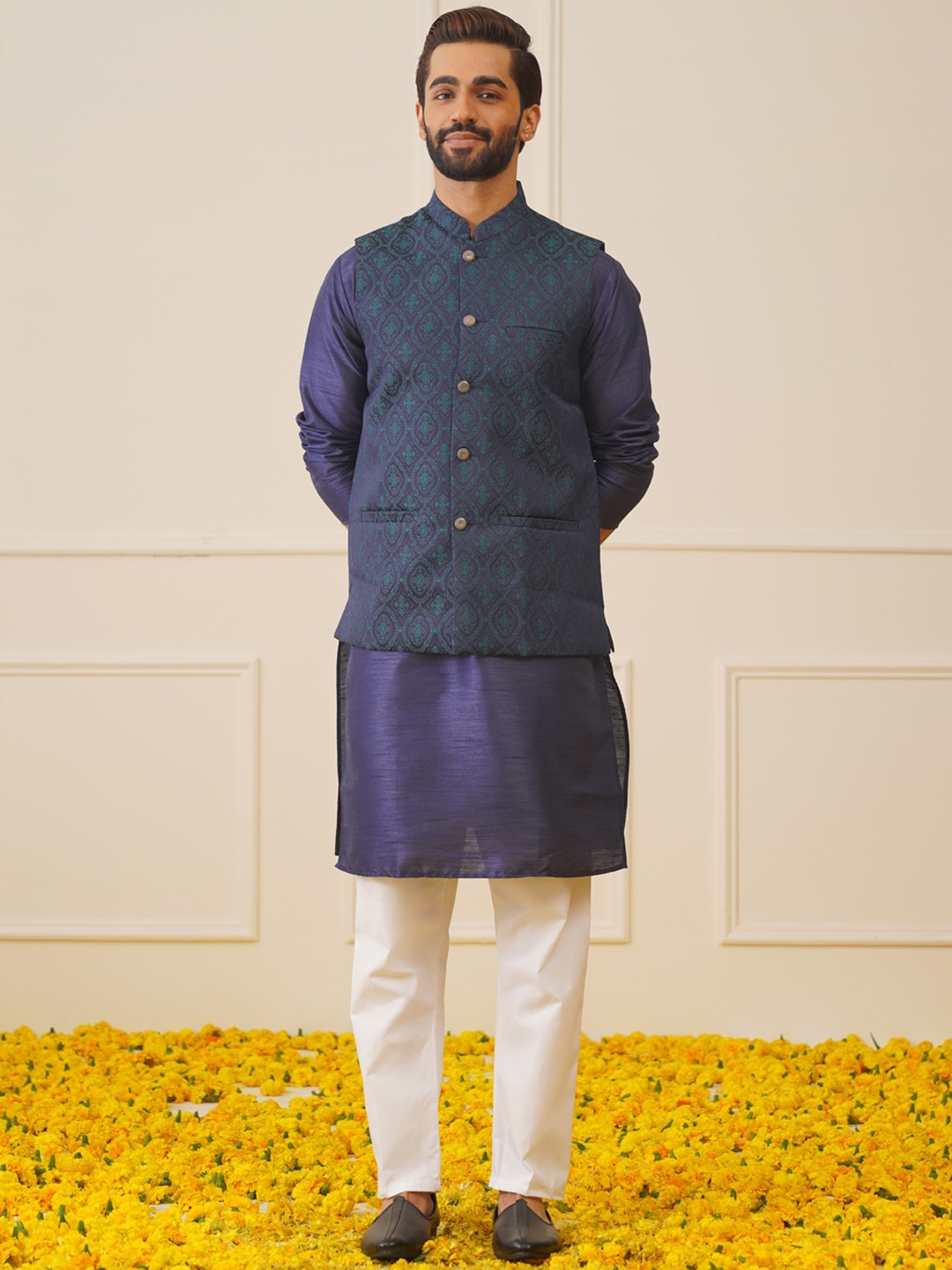 

Jompers Mandarin Collar Regular Kurta with Pyjama & Nehru Jacket, Navy blue