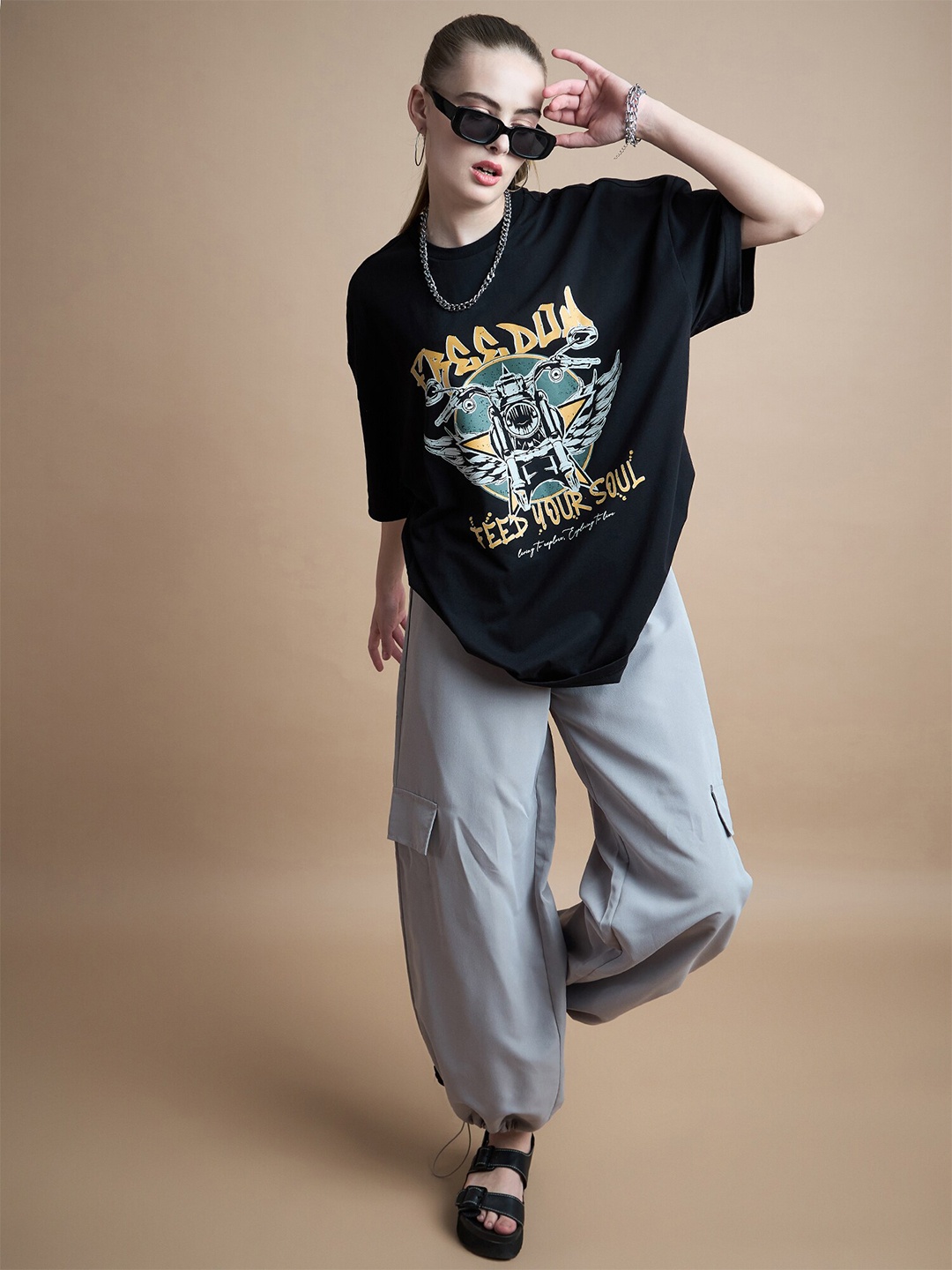 

The Roadster Lifestyle Co Black & Yellow Graphic Printed Round Neck Tshirt