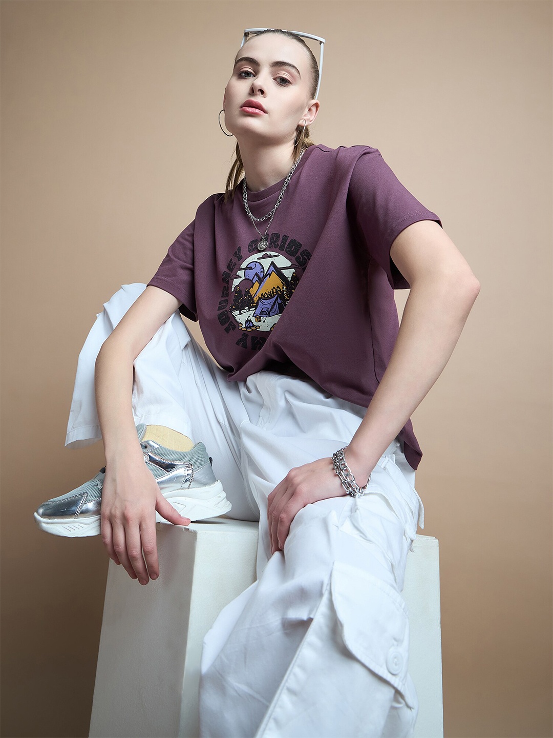 

The Roadster Lifestyle Co Mauve & Blue Graphic Printed Boxy-Fit Tshirt