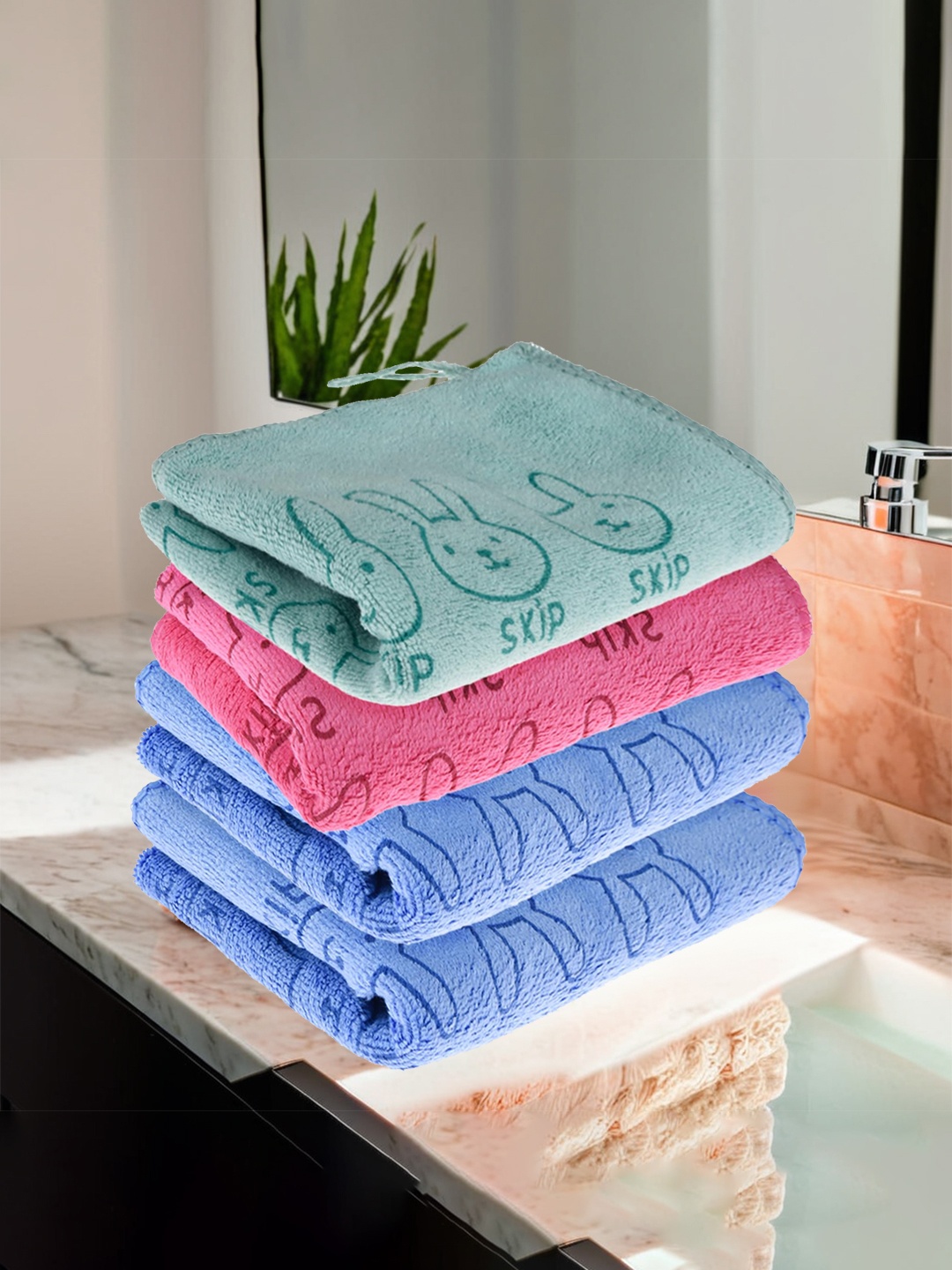 

Kuber Industries Blue 4 Pieces Printed 350GSM Bath Towel