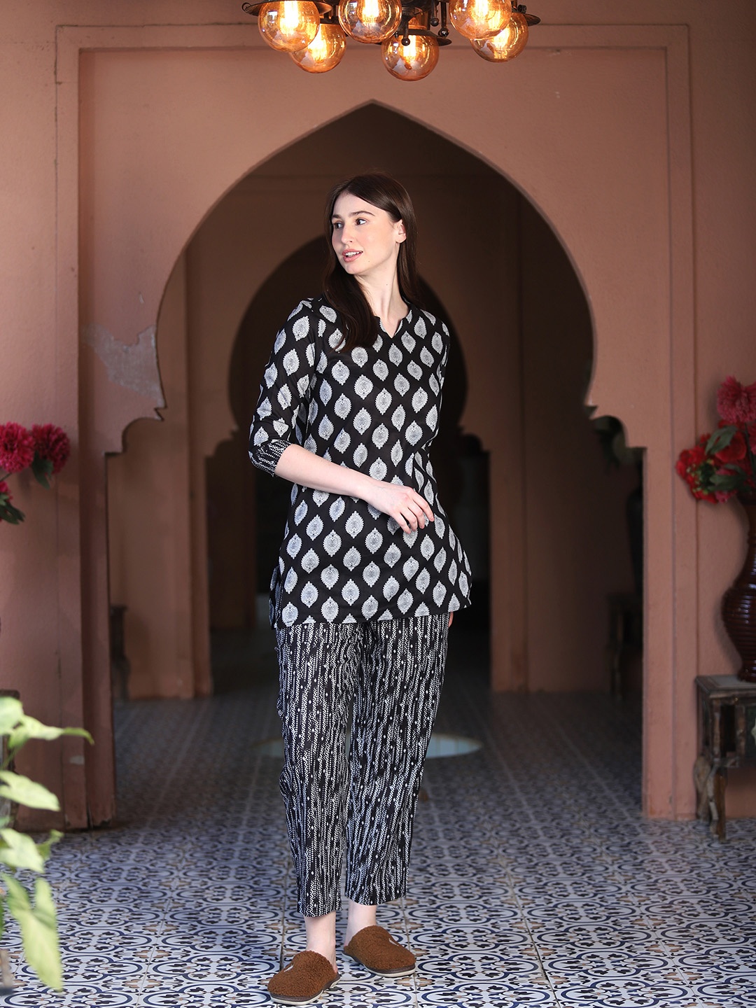 

MAYSIXTY Printed Pure Cotton V-Neck Top With Trousers, Black