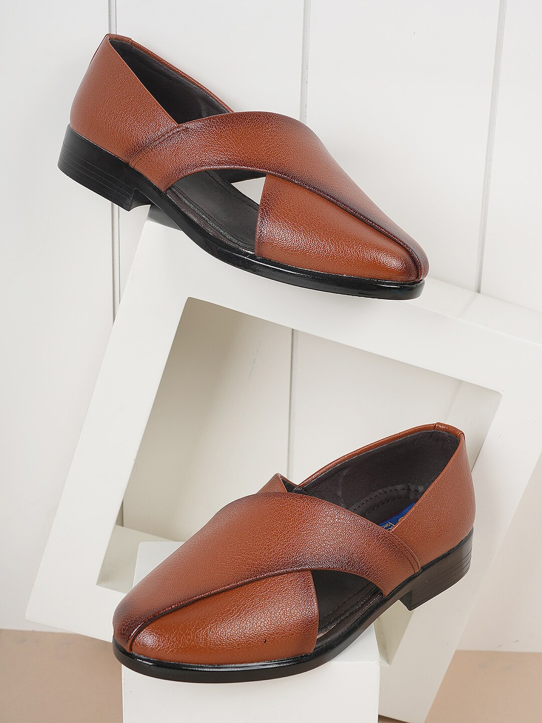 

Style Shoes Lightweight Shoe-Style Sandals, Tan