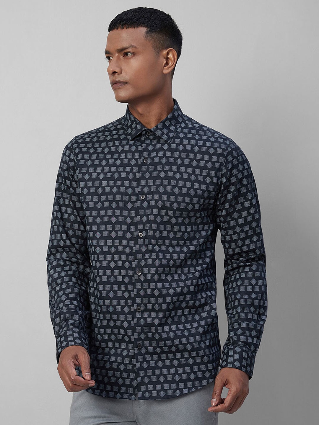 

Turtle Men Classic Slim Fit Opaque Printed Formal Shirt, Navy blue