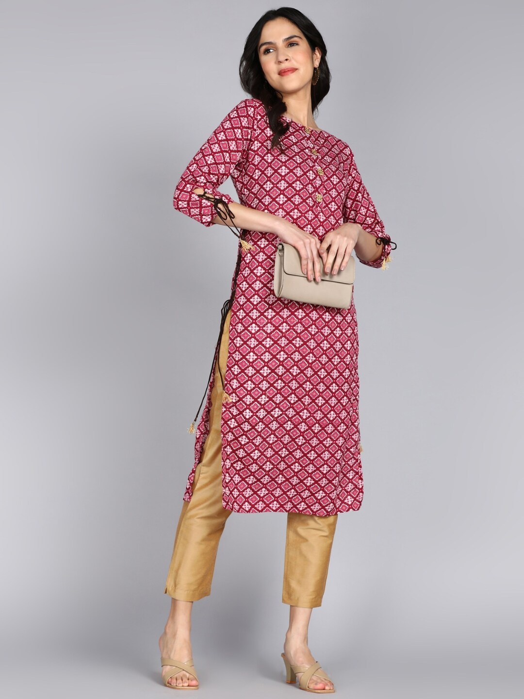 

ftDiva Round Neck Floral Printed Kurta, Maroon