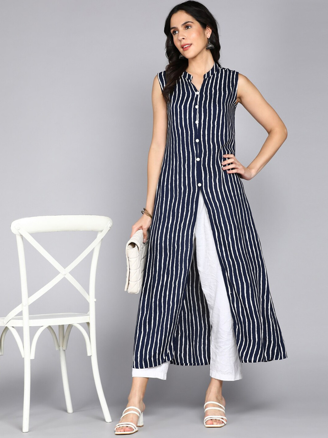 

ftDiva Striped Mandarin Collar Sleeveless Straight Kurta, Blue