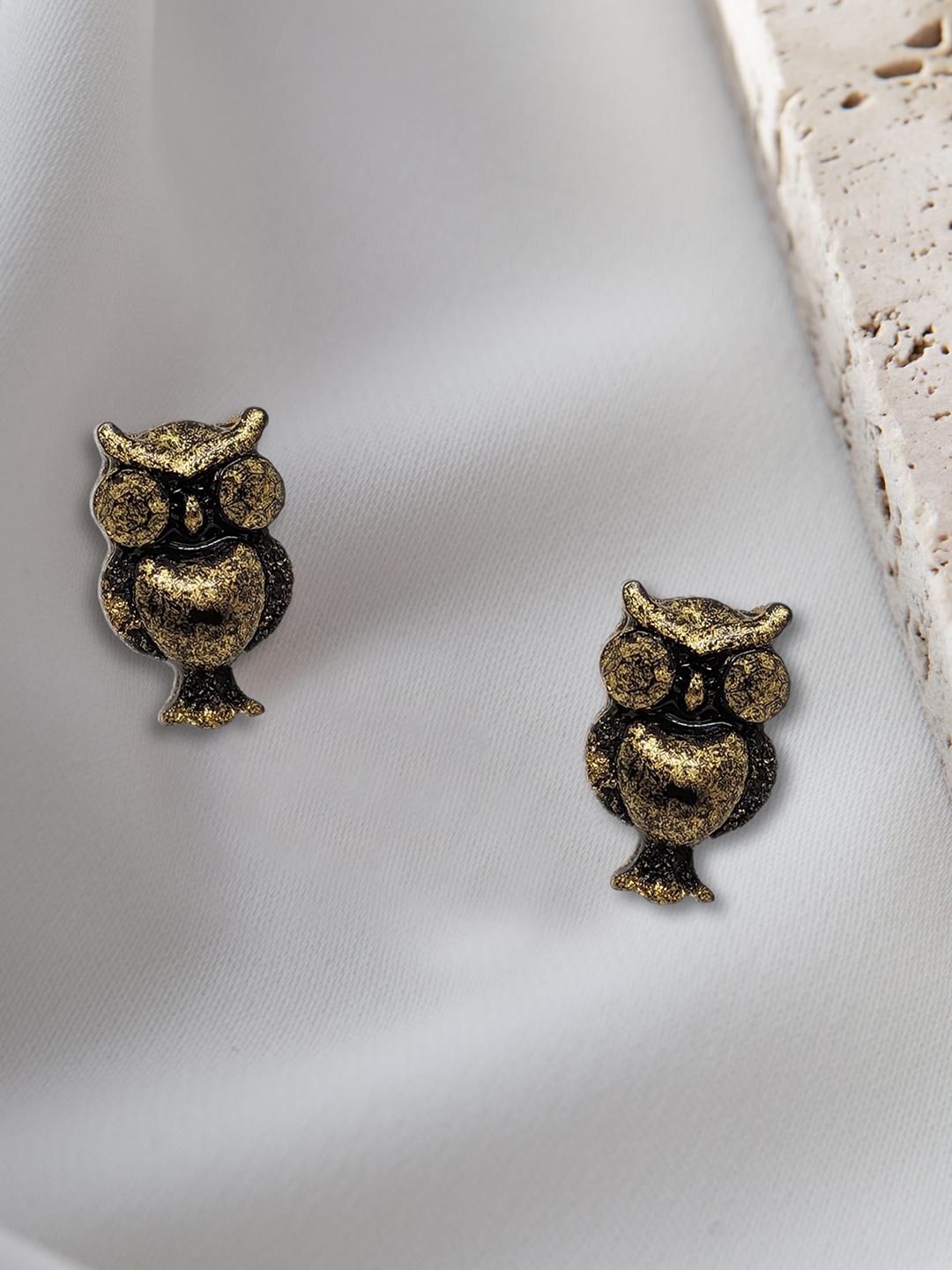 

Comet Busters Animal Shaped Antique Studs Earrings, Gold