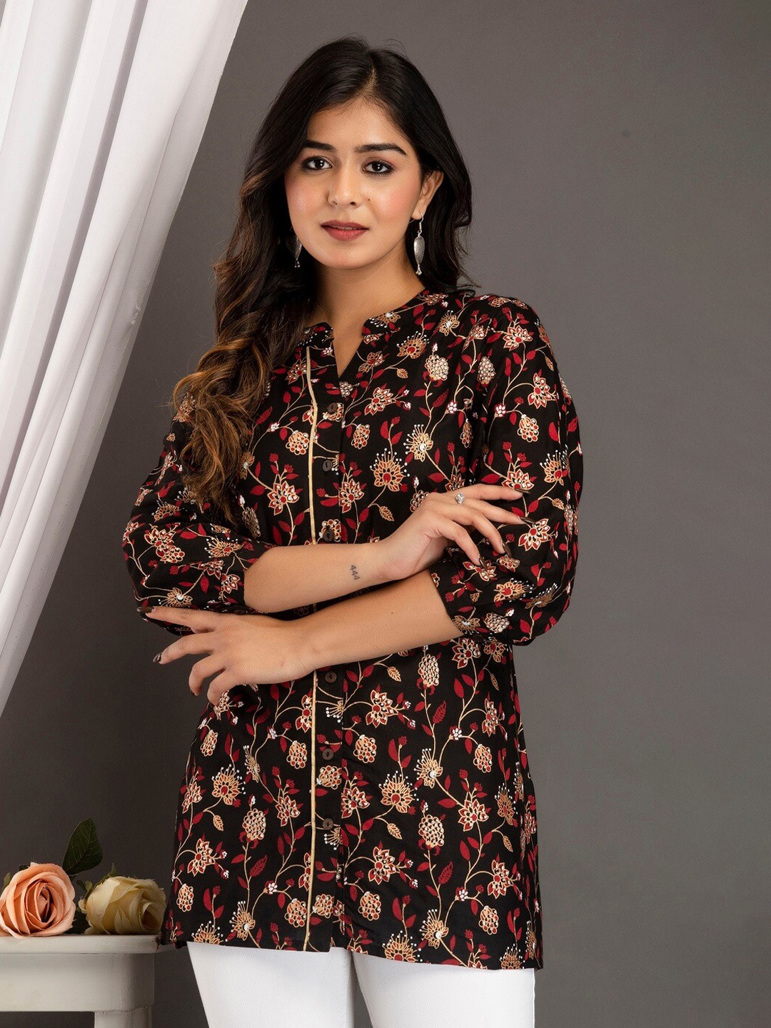 

A&K Floral Print Roll-Up Sleeves Shirt Style Top, Black