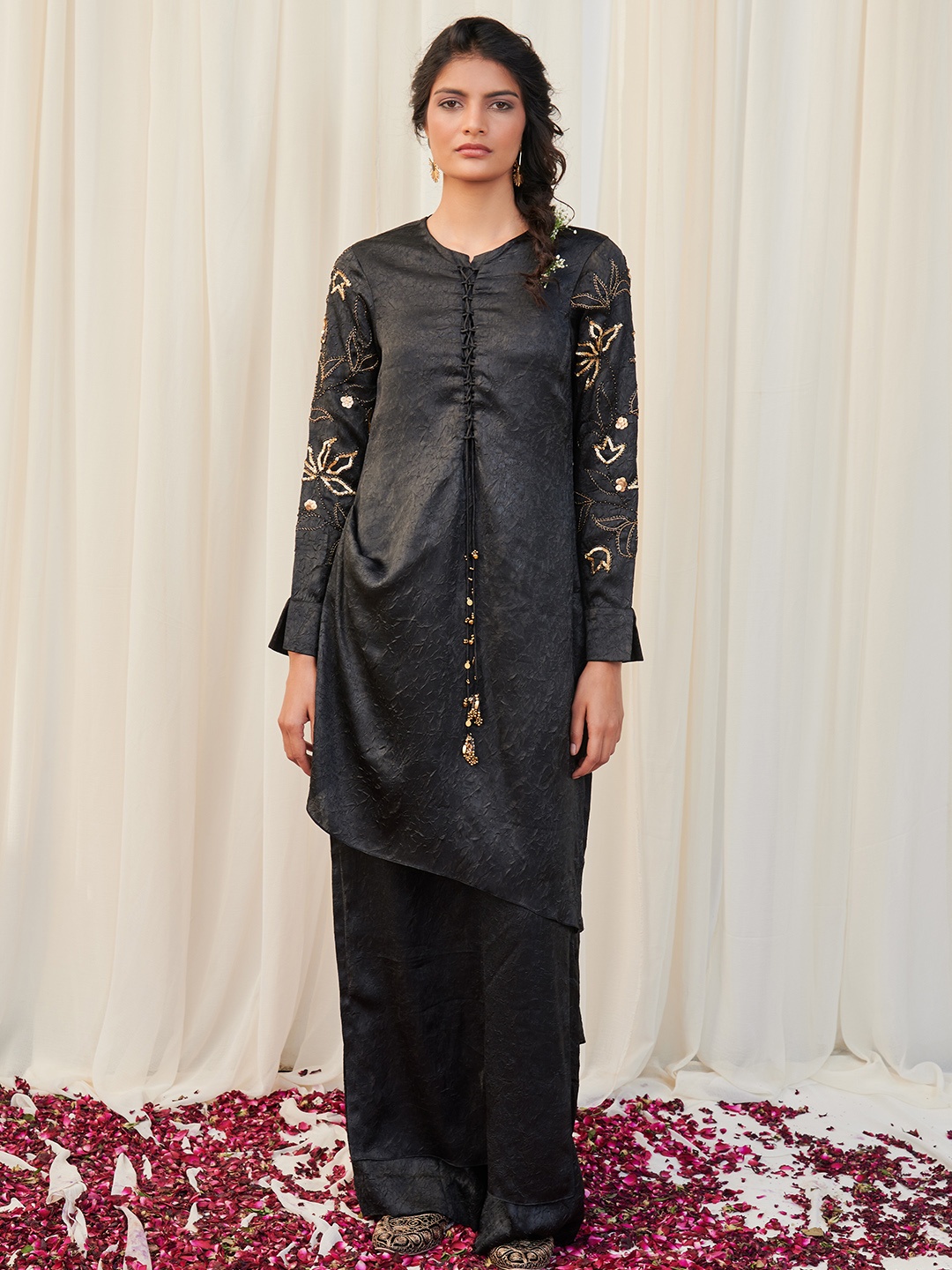 

RIRASA Women Embroidered Regular Aari Work Kurta with Trousers, Black