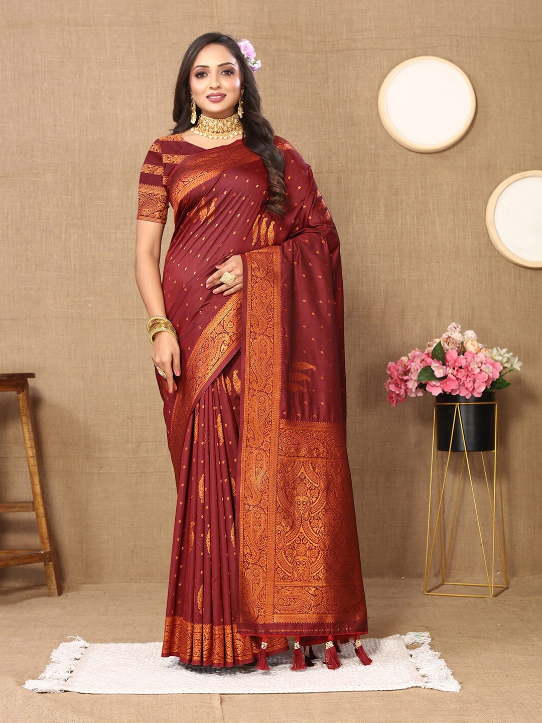 

Mitera Maroon & Copper Toned Ethnic Motifs Woven Design Zari Banarasi Saree