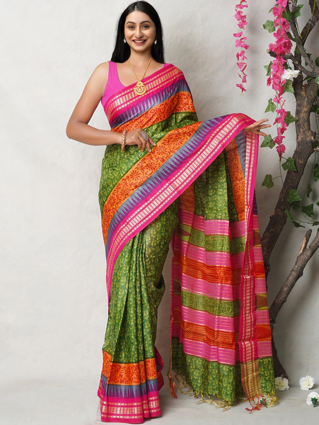 

Unnati Silks Ethnic Motifs Printed Pure Silk Handloom Tussar Saree, Green