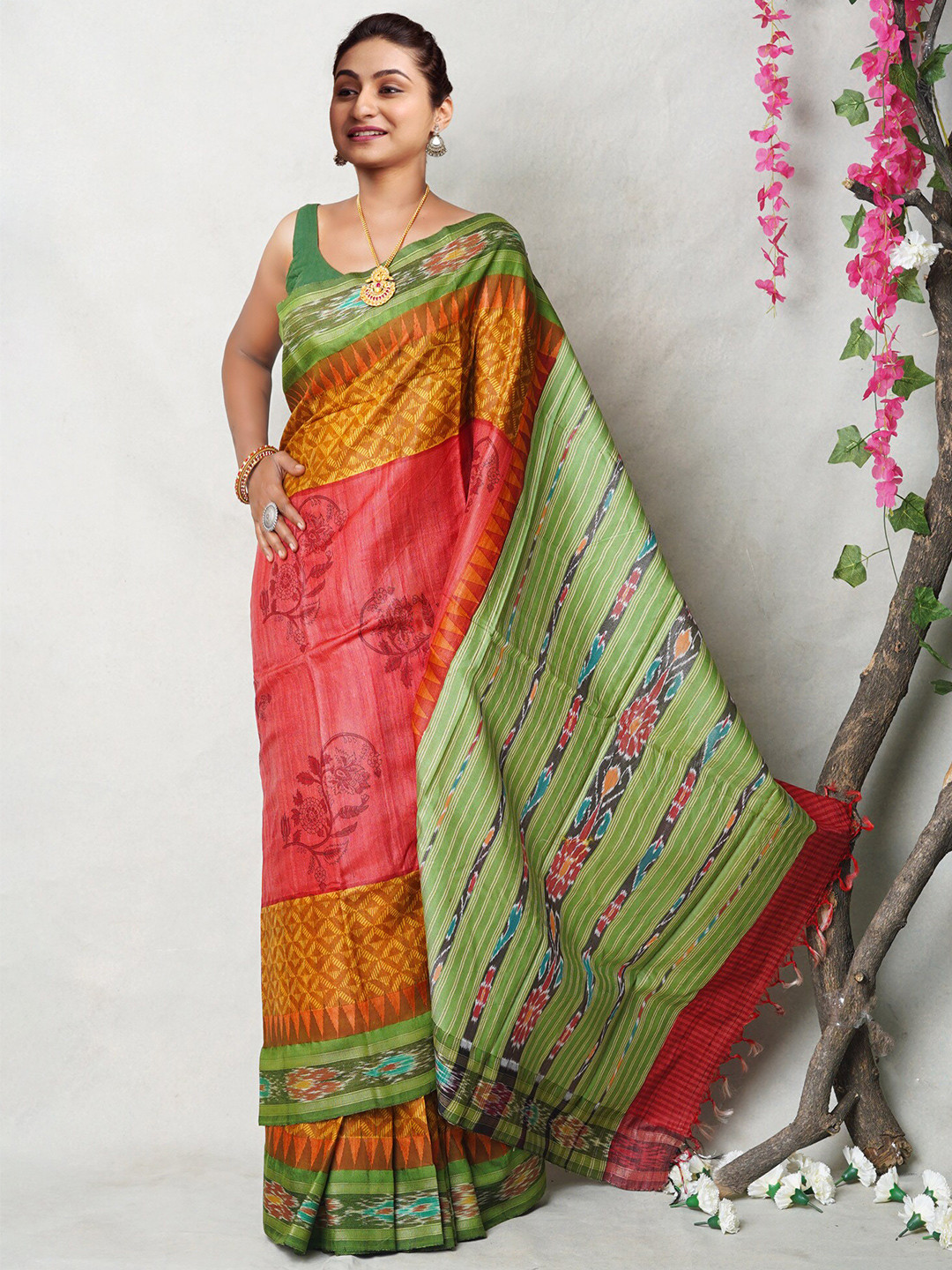 

Unnati Silks Floral Printed Pure Silk Handloom Tussar Saree, Red