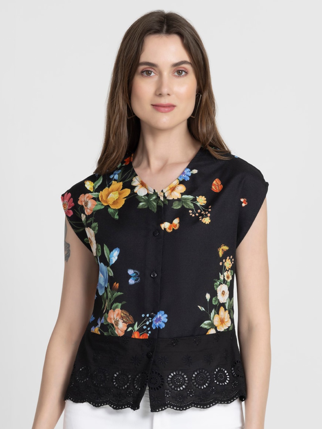 

SHAYE Floral Print Extended Sleeves Shirt Style Top, Black