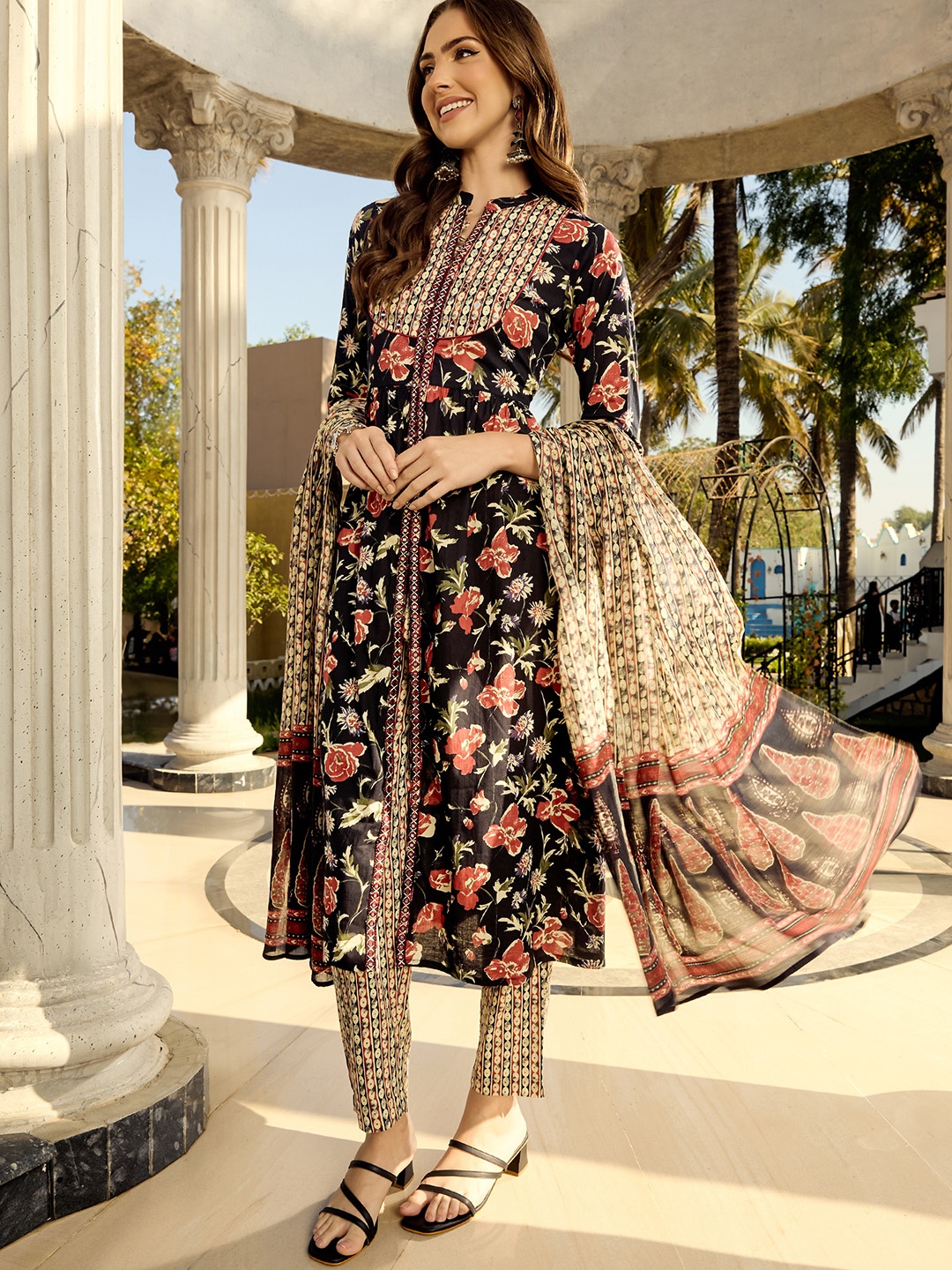 

Ishin Mirror Work Inspired Floral Printed Kurta with Pants and Printed Dupatta, Black
