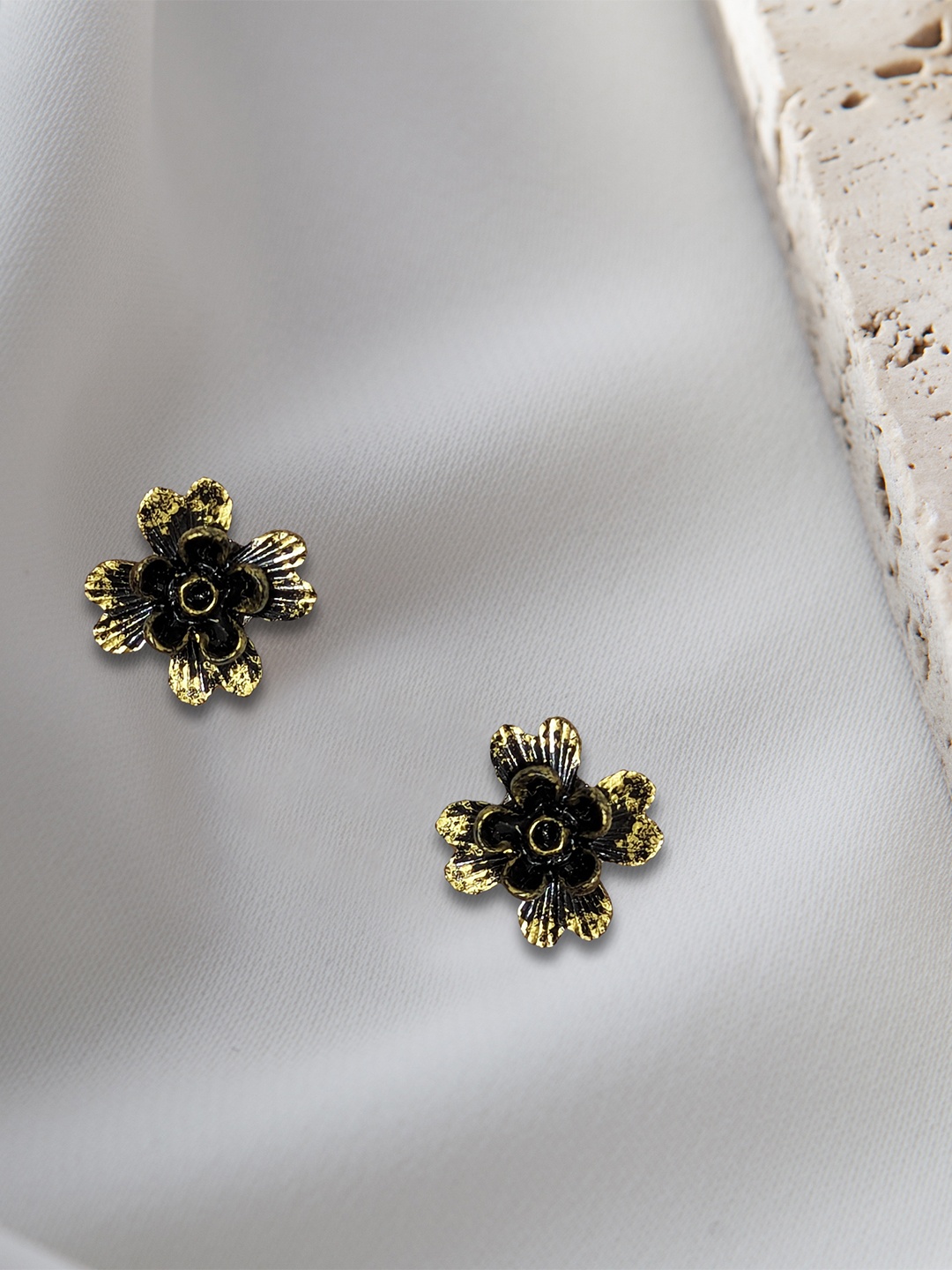 

Comet Busters Gold-Plated Floral Stud Earrings