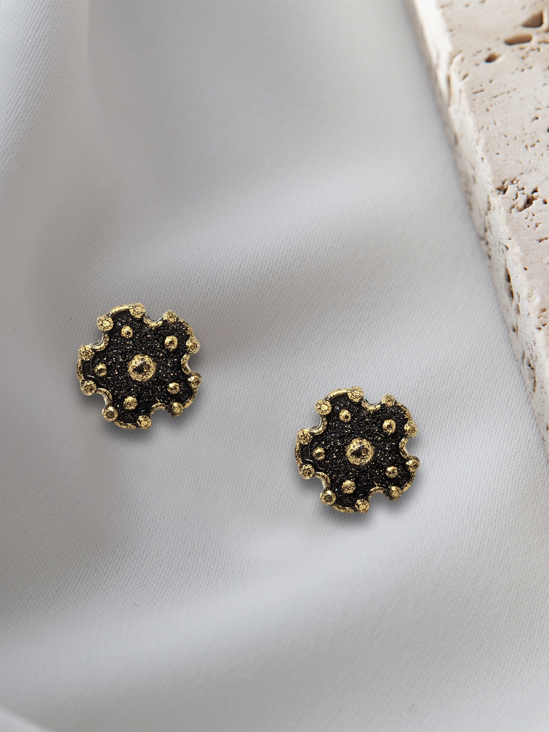 

Comet Busters Floral Studs Earrings, Gold