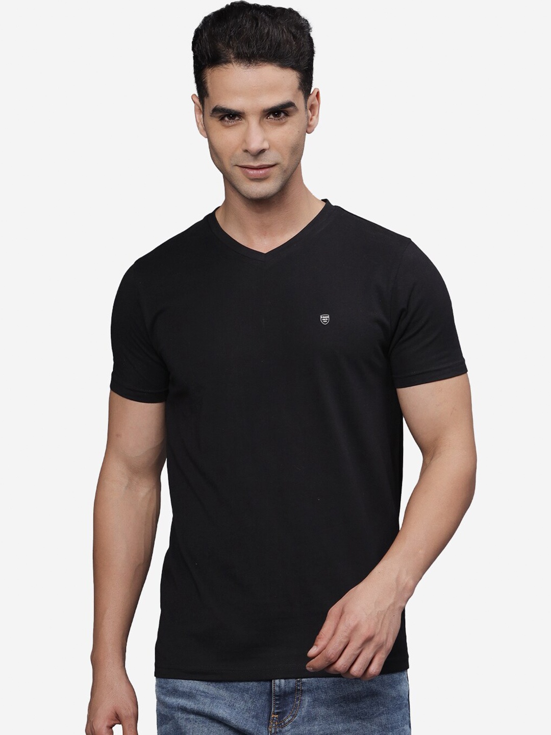 

t-base Men V-Neck Applique T-shirt, Black