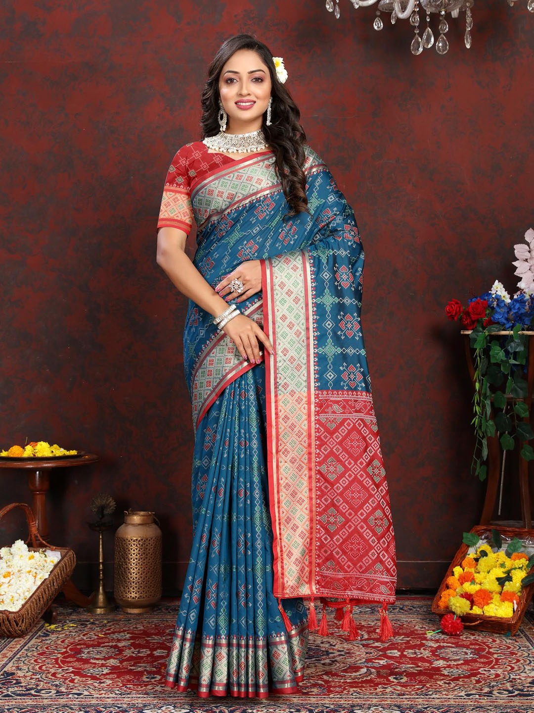 

PATIALAPICKS Checked Woven Design Zari Pure Silk Patola Saree, Navy blue