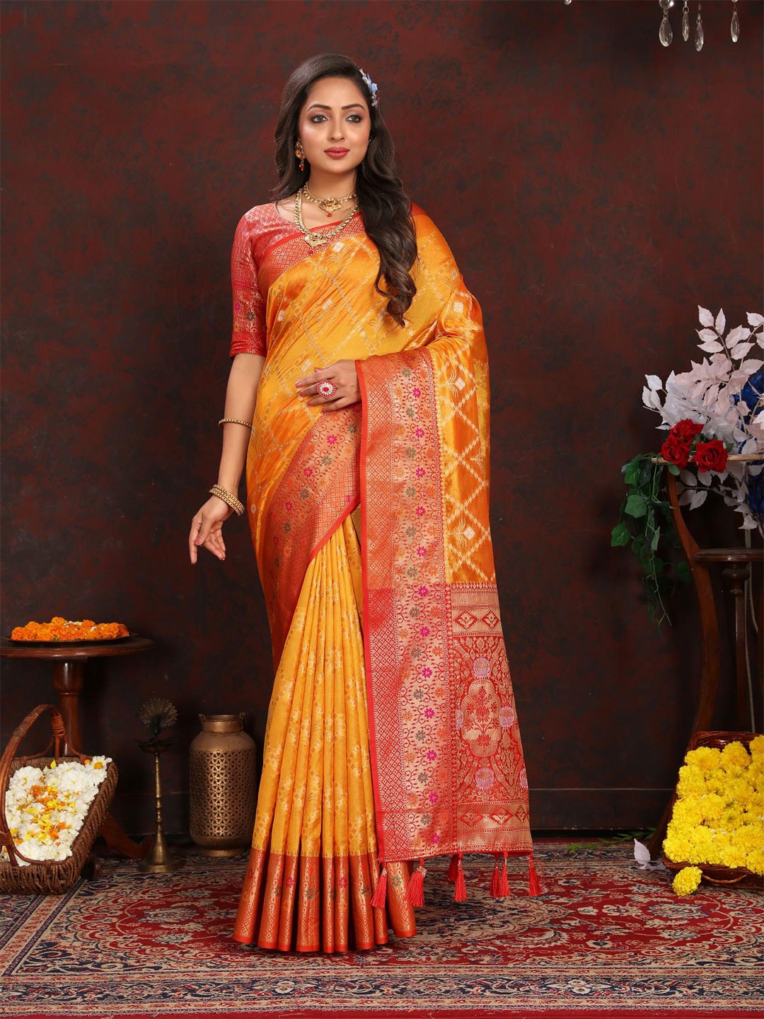 

PATIALAPICKS Woven Design Zari Organza Paithani Saree, Yellow