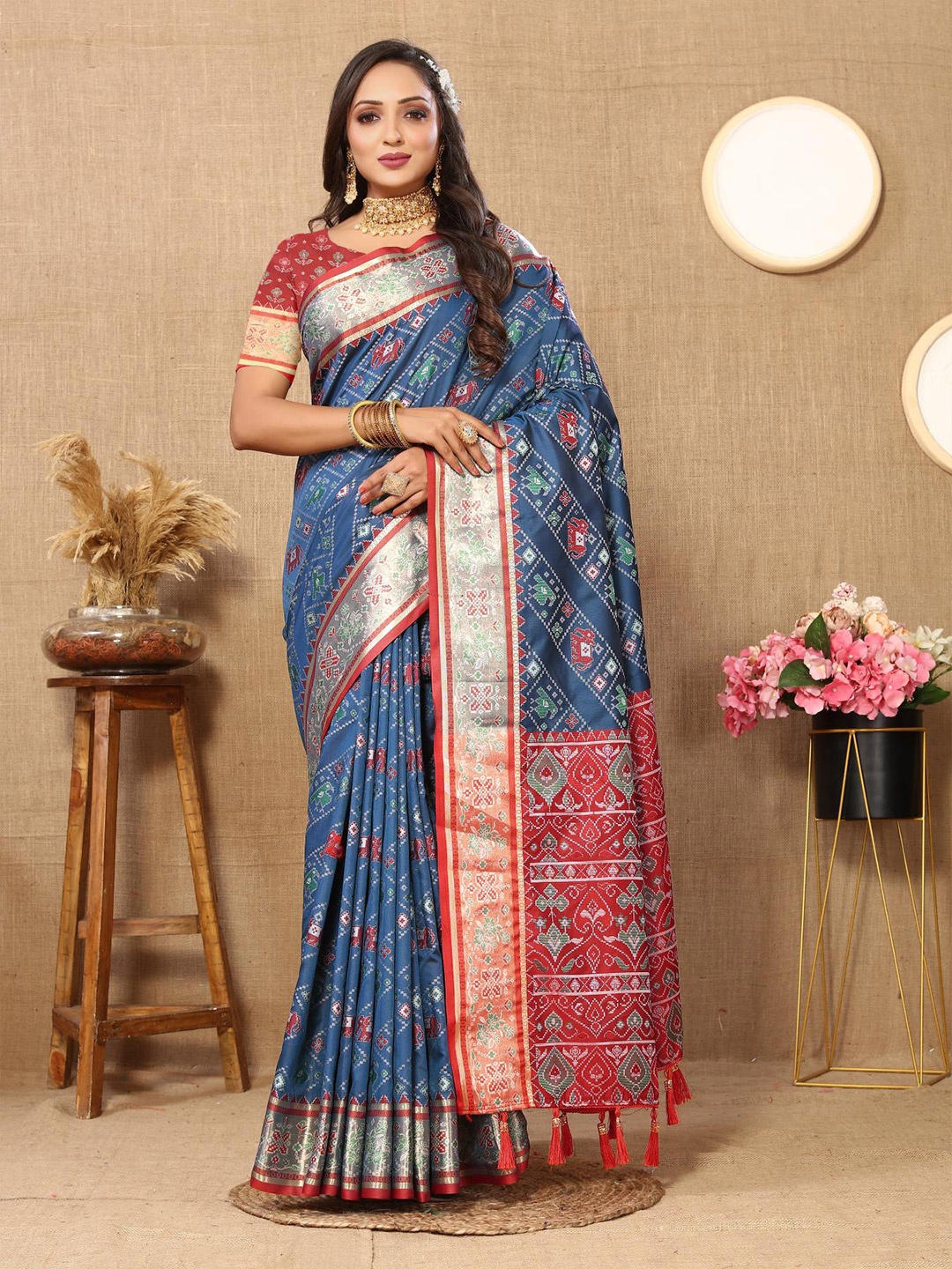 

PATIALAPICKS Ethnic Motifs Woven Design Zari Pure Silk Patola Saree, Navy blue