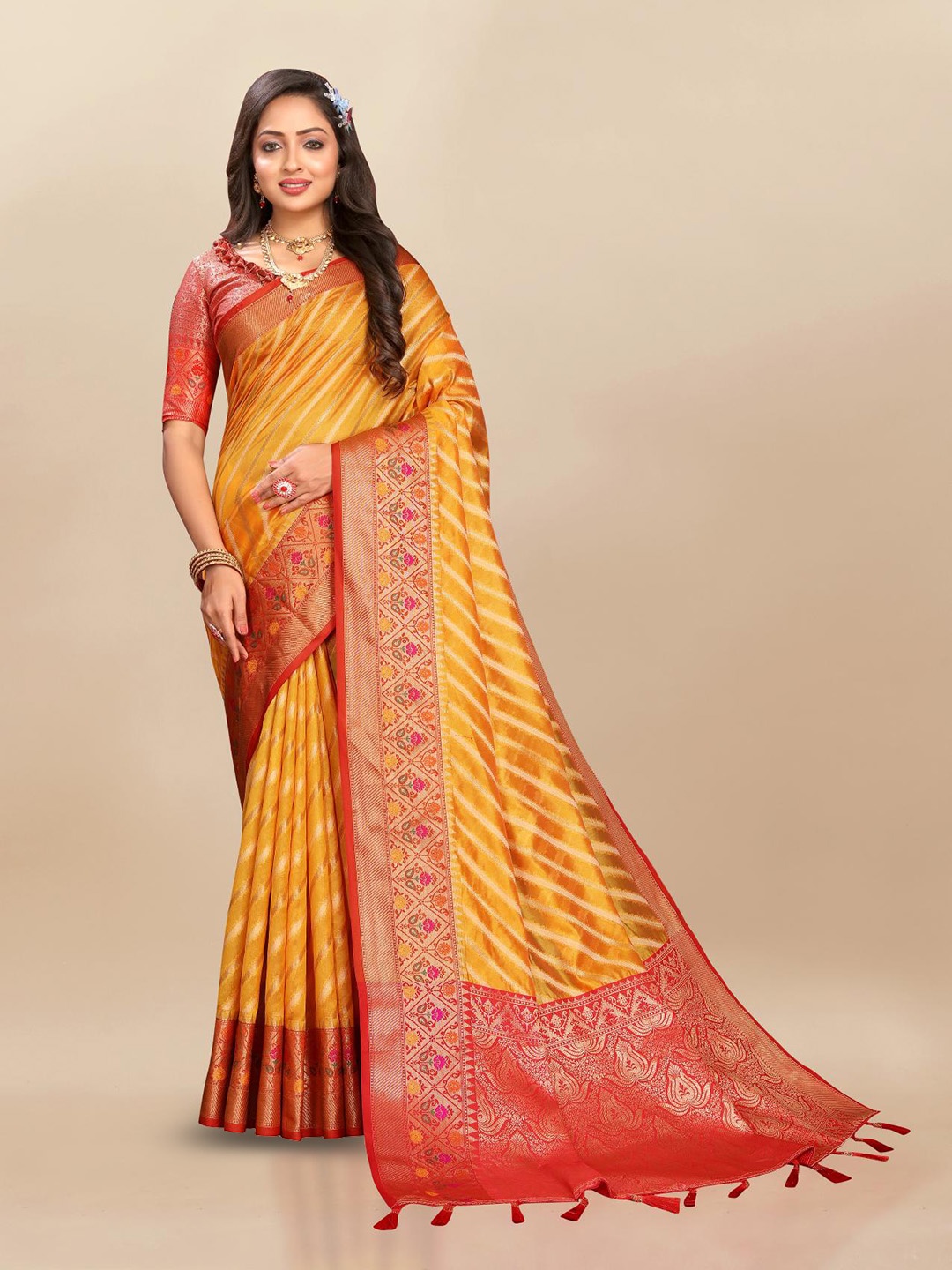 

PATIALAPICKS Woven Design Zari Organza Paithani Saree, Yellow