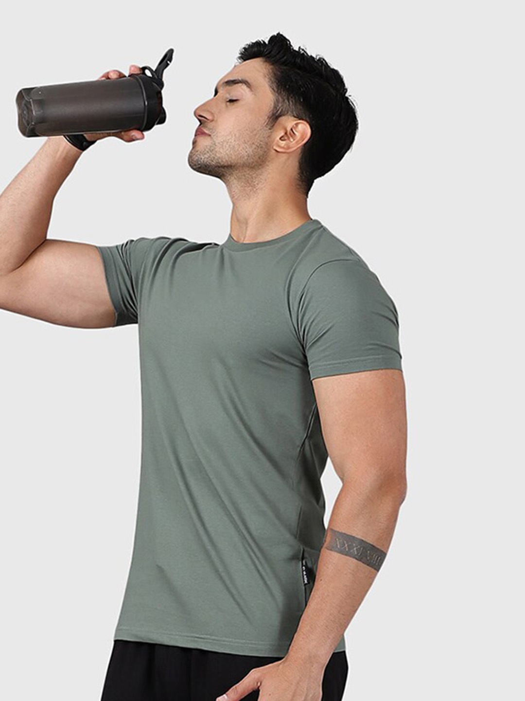 

FUAARK Round Neck Short Sleeves Moisture Wicking Slim Fit Cotton T-shirt, Green